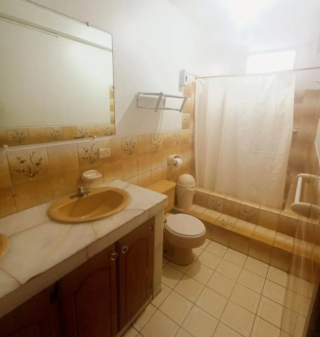 North Star Hostal Guayaquil 2*,  Ecuador